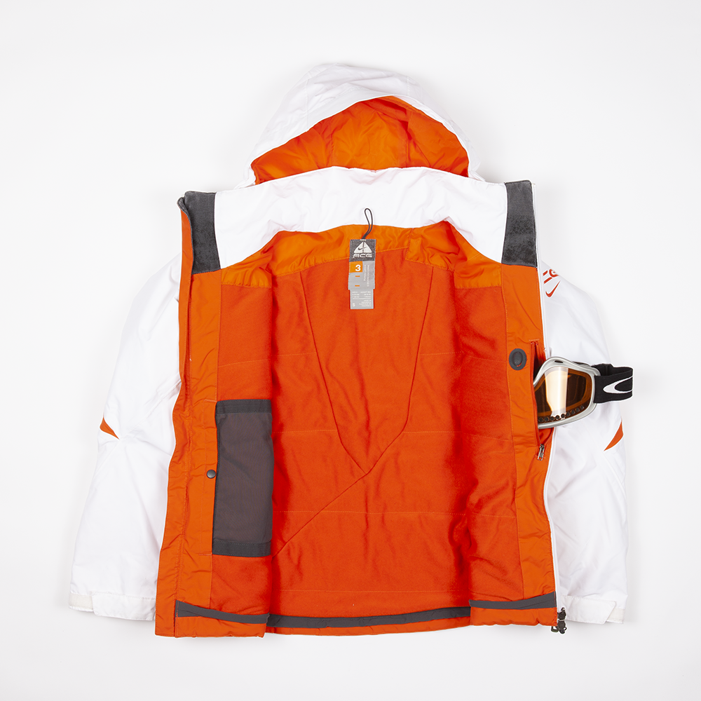 2010's Womens nike acg snowboarding jacket